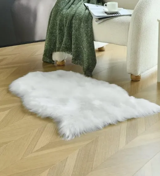 Duduta White Faux Fur Seat Cover